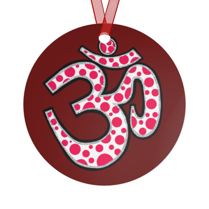 Polka dot om metal ornament