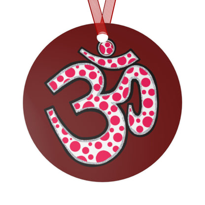 Polka dot om metal ornament
