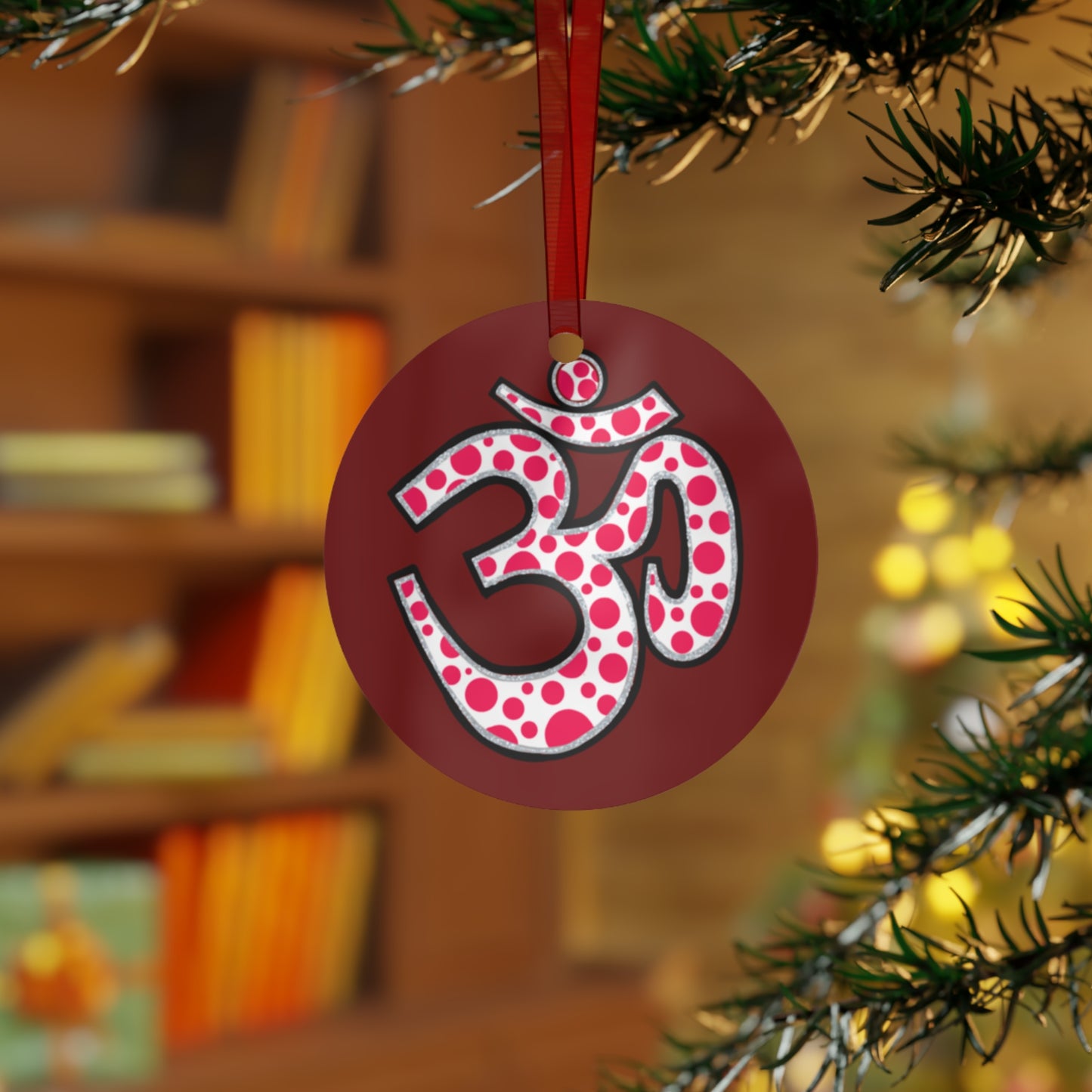 Polka dot om metal ornament